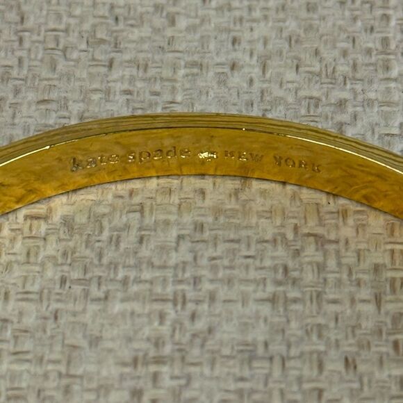 Kate Spade Green & Gold Take A Bow Bangle Bracelet - Picture 3 of 4